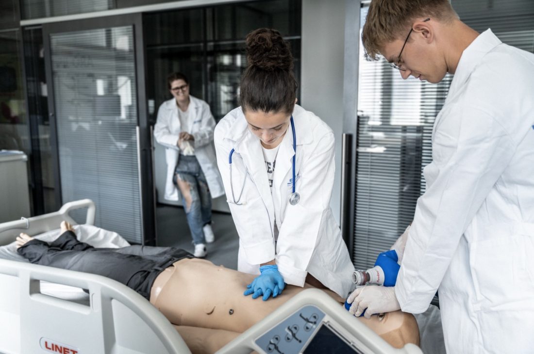 Tři hlasy Lékařské fakulty: Jak se rodí lékaři, kteří vidí víc než diagnózu