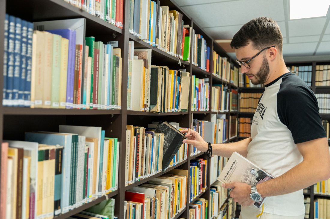 Univerzitní knihovna je tu pro všechny zaměstnance. Od září s&nbsp;novým knihovním řádem
