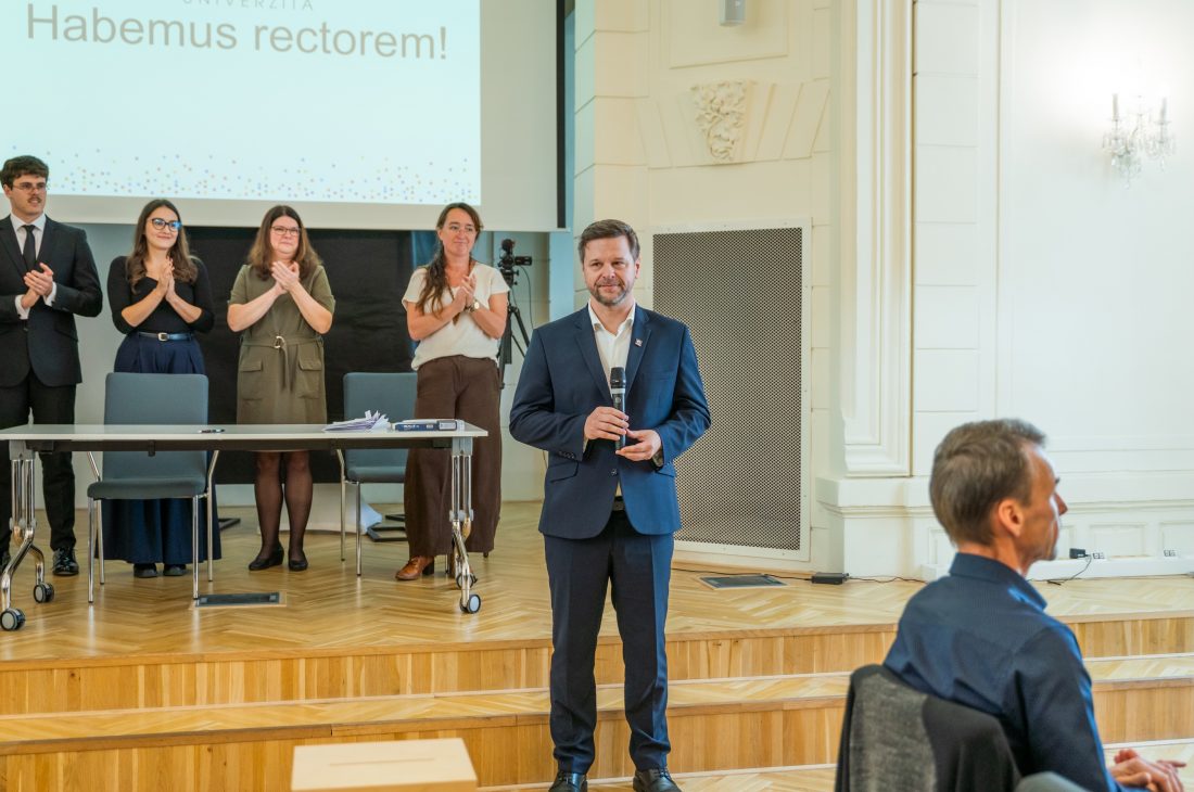 Petr Kopecký obhájil post rektora Ostravské univerzity
