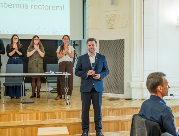 Petr Kopecký obhájil post rektora Ostravské univerzity