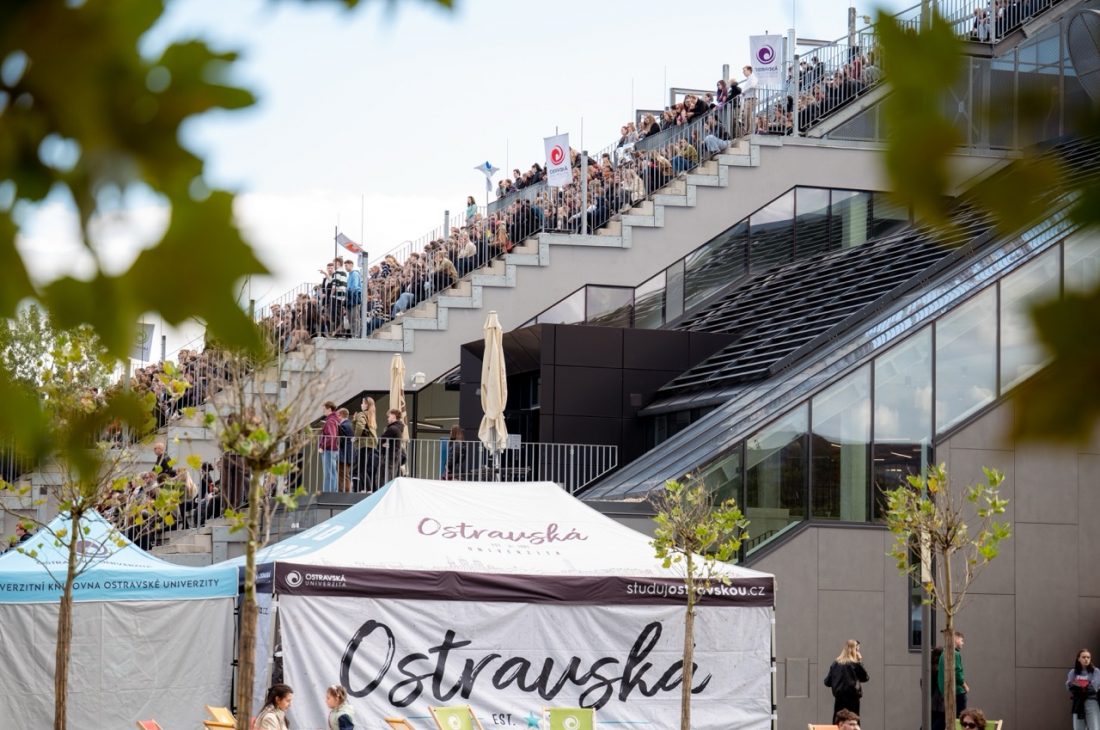 Fotogalerie: OUpener přivítal nové studující a&nbsp;rozezněl City Campus