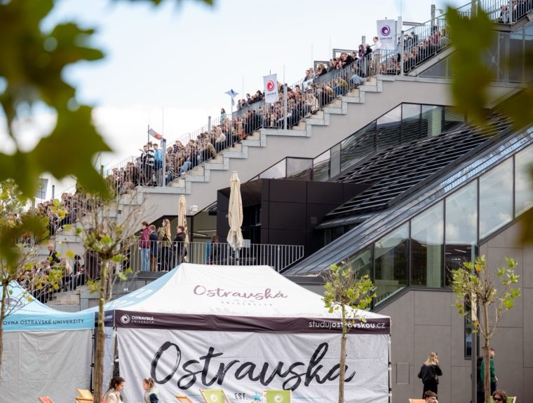 Fotogalerie: OUpener přivítal nové studující a&nbsp;rozezněl City Campus