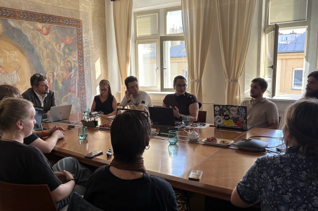 Příležitost pro networking i&nbsp;naslouchání od vedení univerzity: Rektor se setkal se zástupci studentských organizací