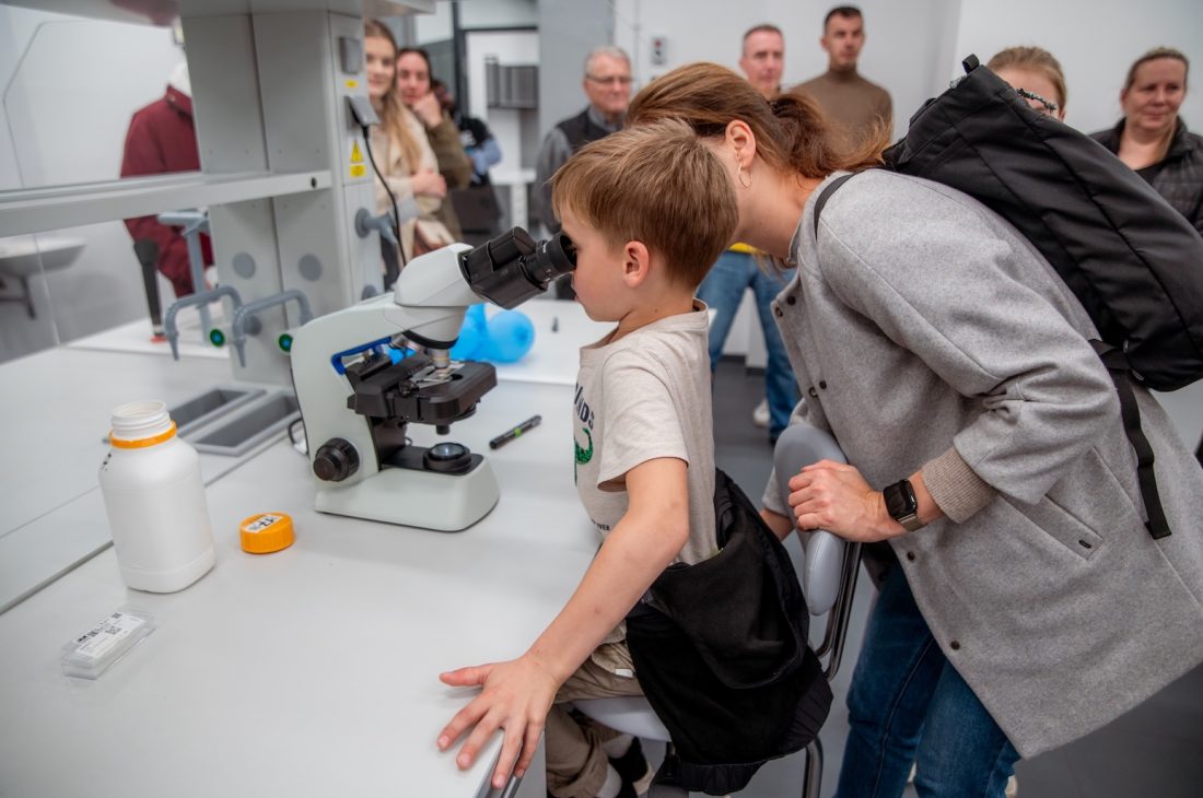 Fotogalerie: Podívejte se, jak to letos na Noci vědy žilo