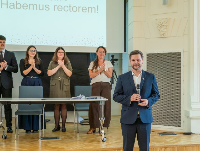 Petr Kopecký obhájil post rektora Ostravské univerzity